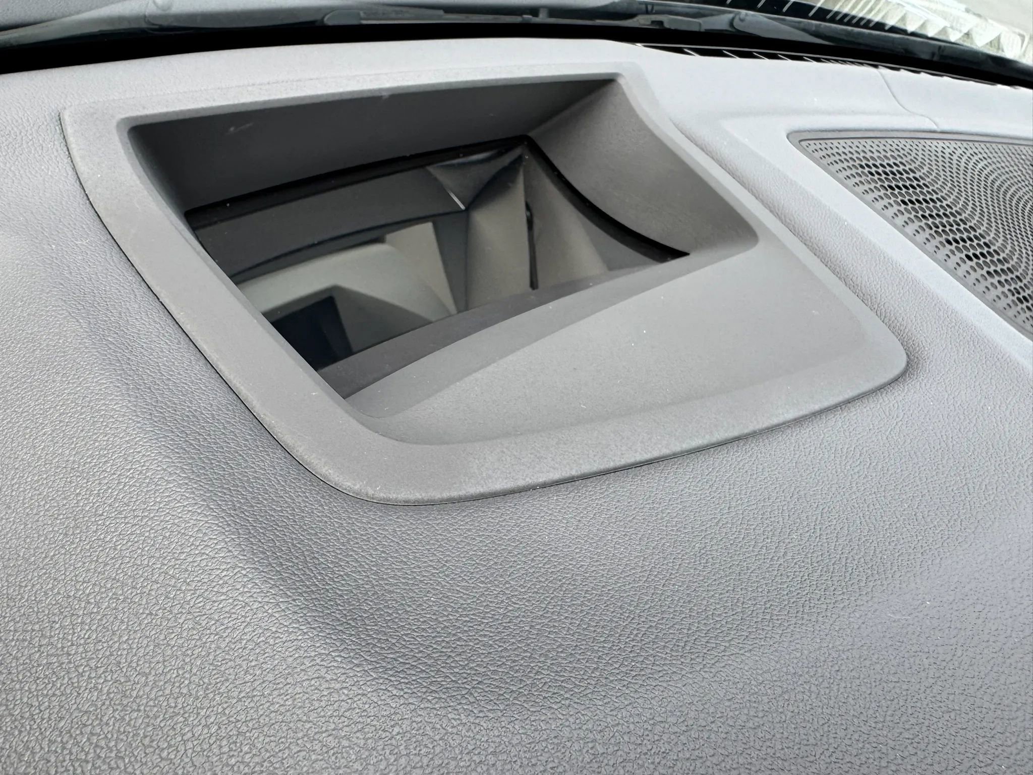 Used 2022 BMW X7 xDrive40i w/ Premium Package image 34