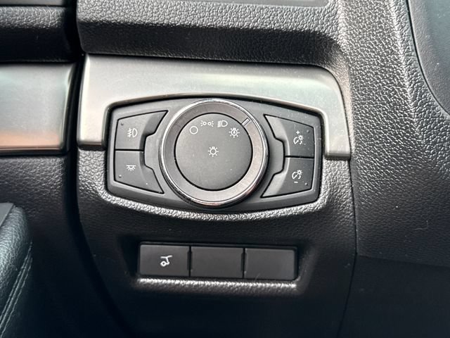 Used 2019 Ford Explorer XLT w/ Equipment Group 202A AWD/4WD image 37