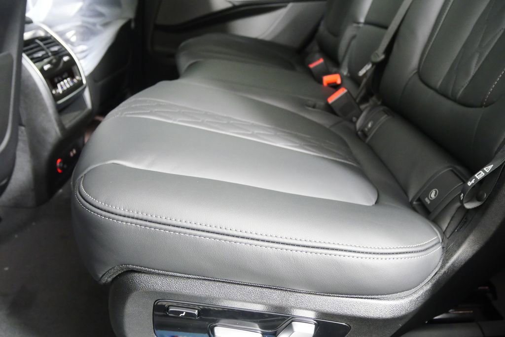 Used 2026 BMW X7 M60i image 15