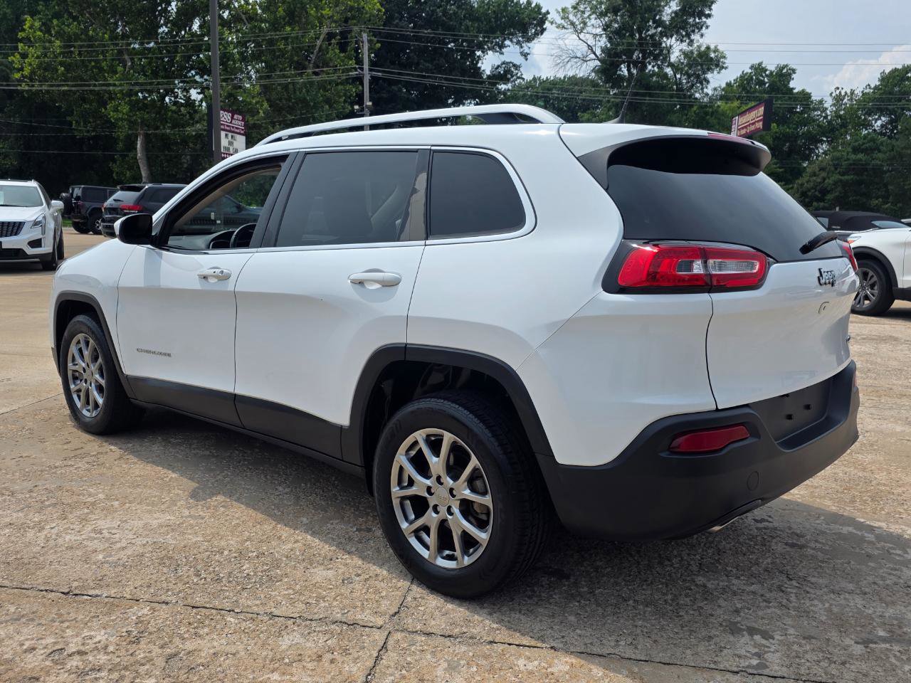 Used 2018 Jeep Cherokee Latitude Plus FWD image 14