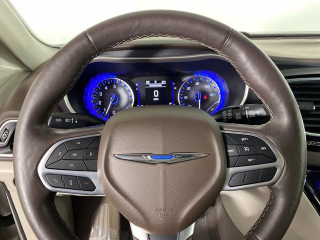 Used 2020 Chrysler Pacifica Touring w/ Cold Weather Group FWD image 21
