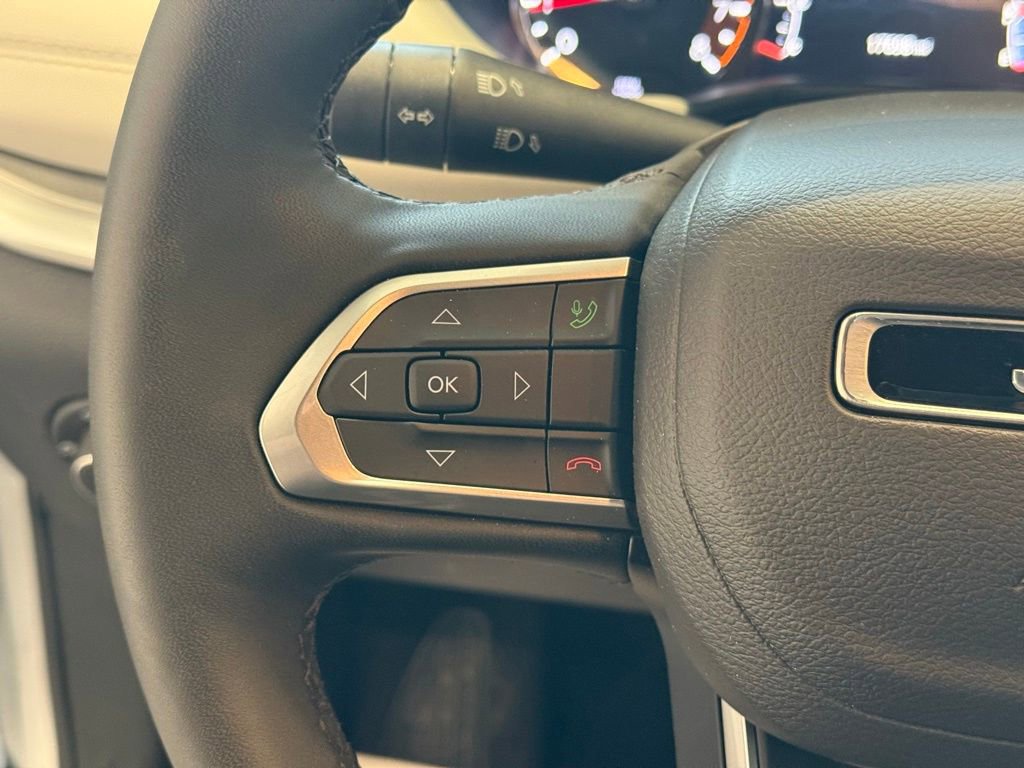 Used 2025 Jeep Compass Limited image 29