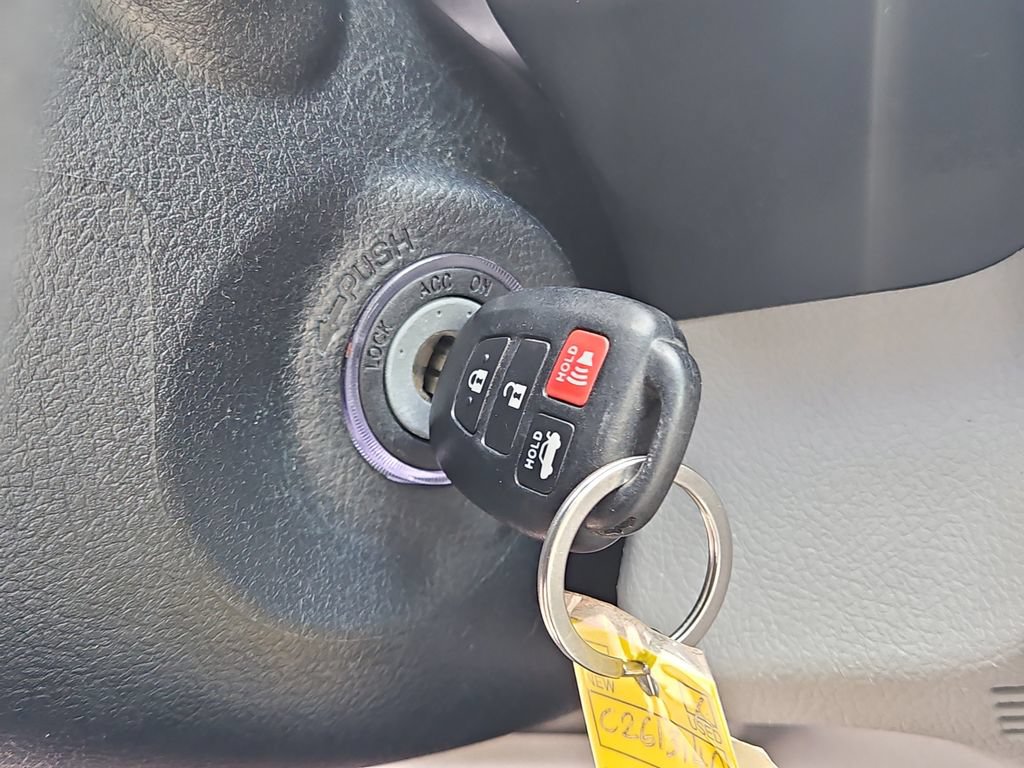 Used 2012 Toyota Camry LE FWD image 32