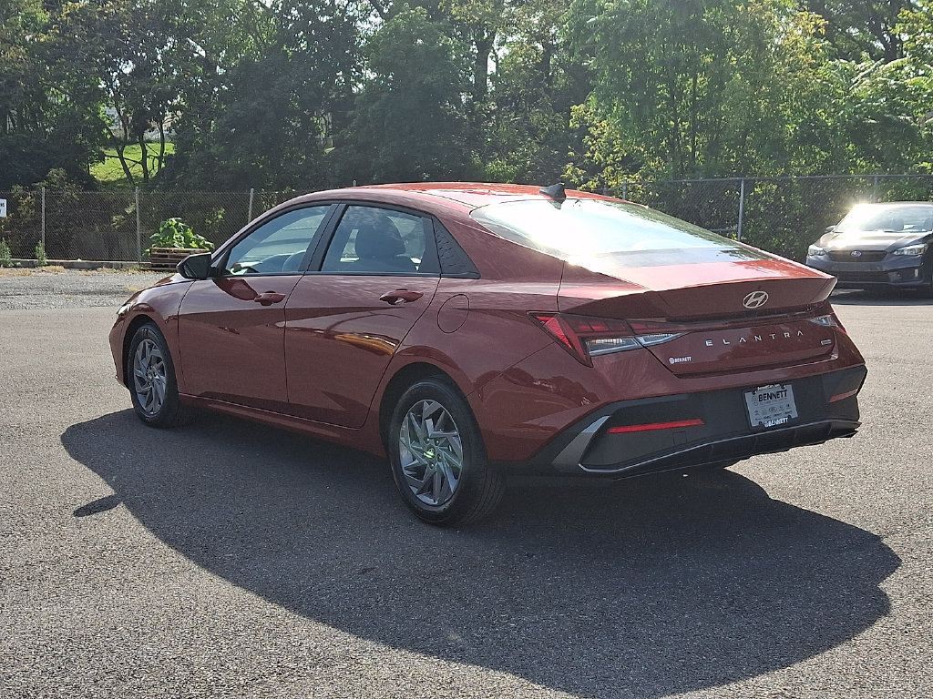 Used 2026 Hyundai Elantra Hybrid FWD image 4