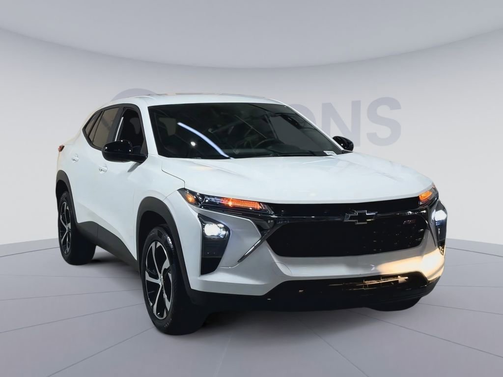 Used 2025 Chevrolet Trax RS w/ Driver Confidence Package image 4