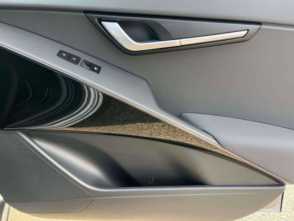 Used 2023 Kia Niro EX Touring image 10