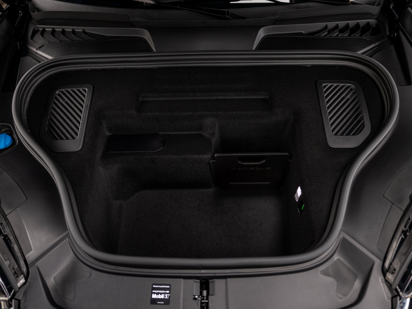 New 2026 Porsche Macan 4 Electric AWD/4WD image 39