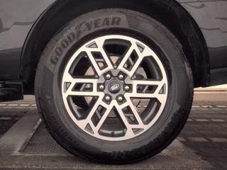 Used 2025 Ford Expedition Active RWD image 8