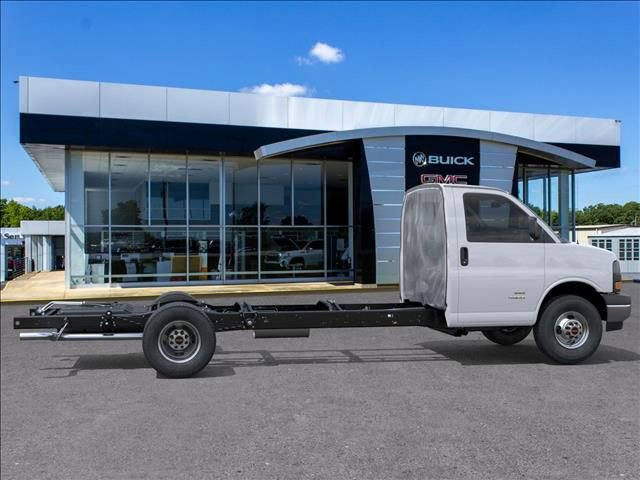 New 2025 GMC Savana 4500 4500 Van image 5