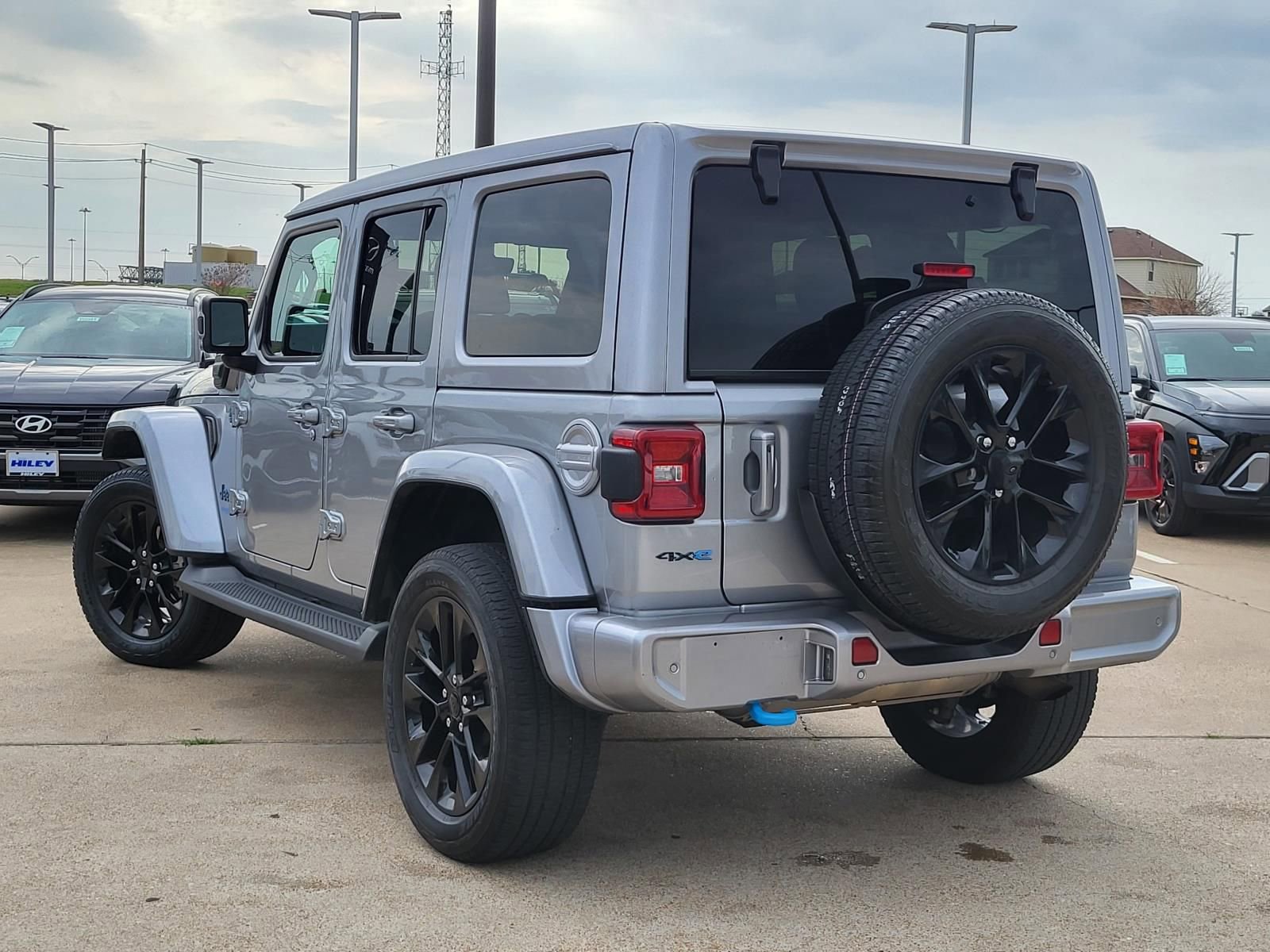 Used 2021 Jeep Wrangler Unlimited Sahara image 3