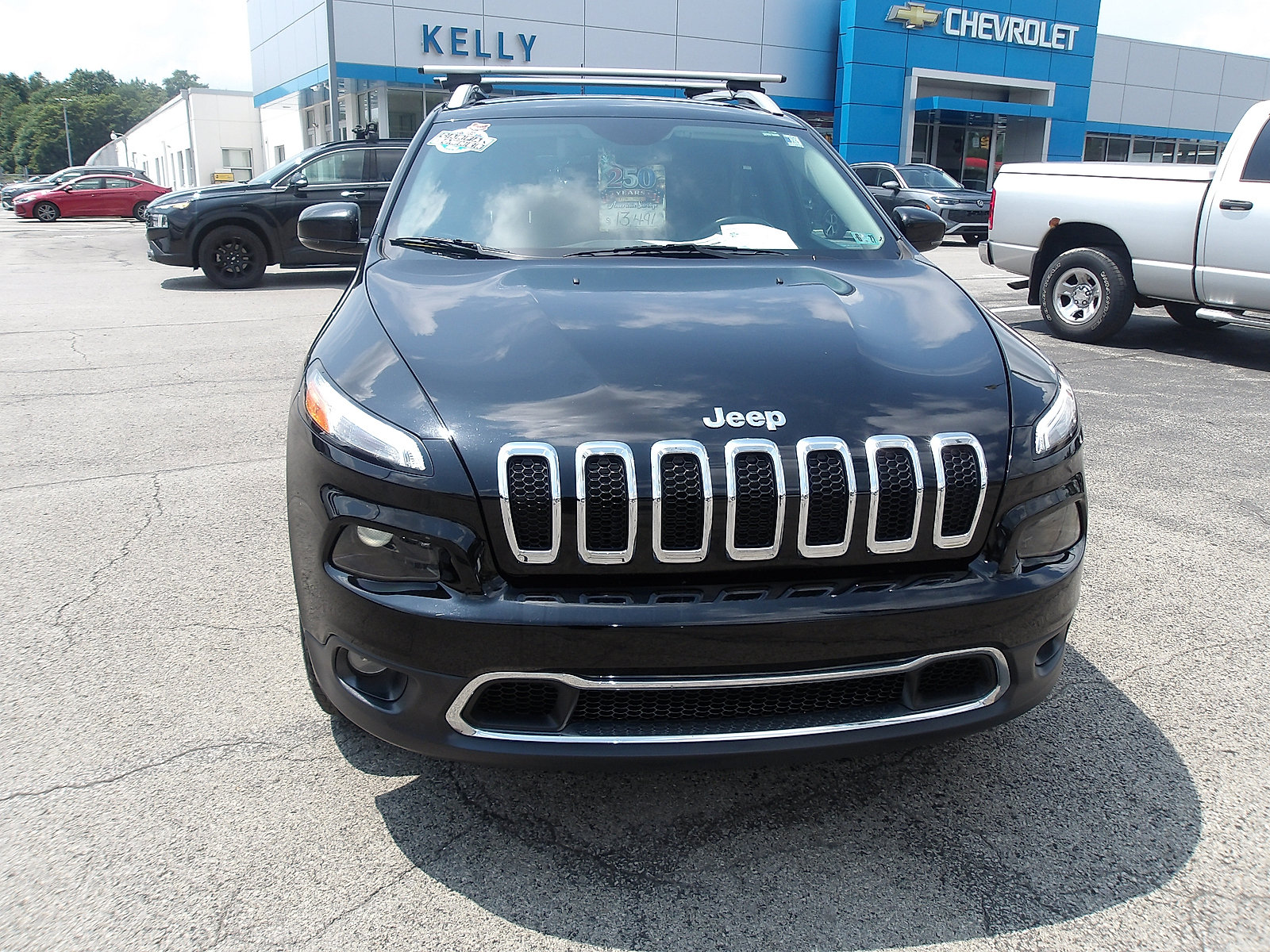 Used 2017 Jeep Cherokee Limited AWD/4WD image 2