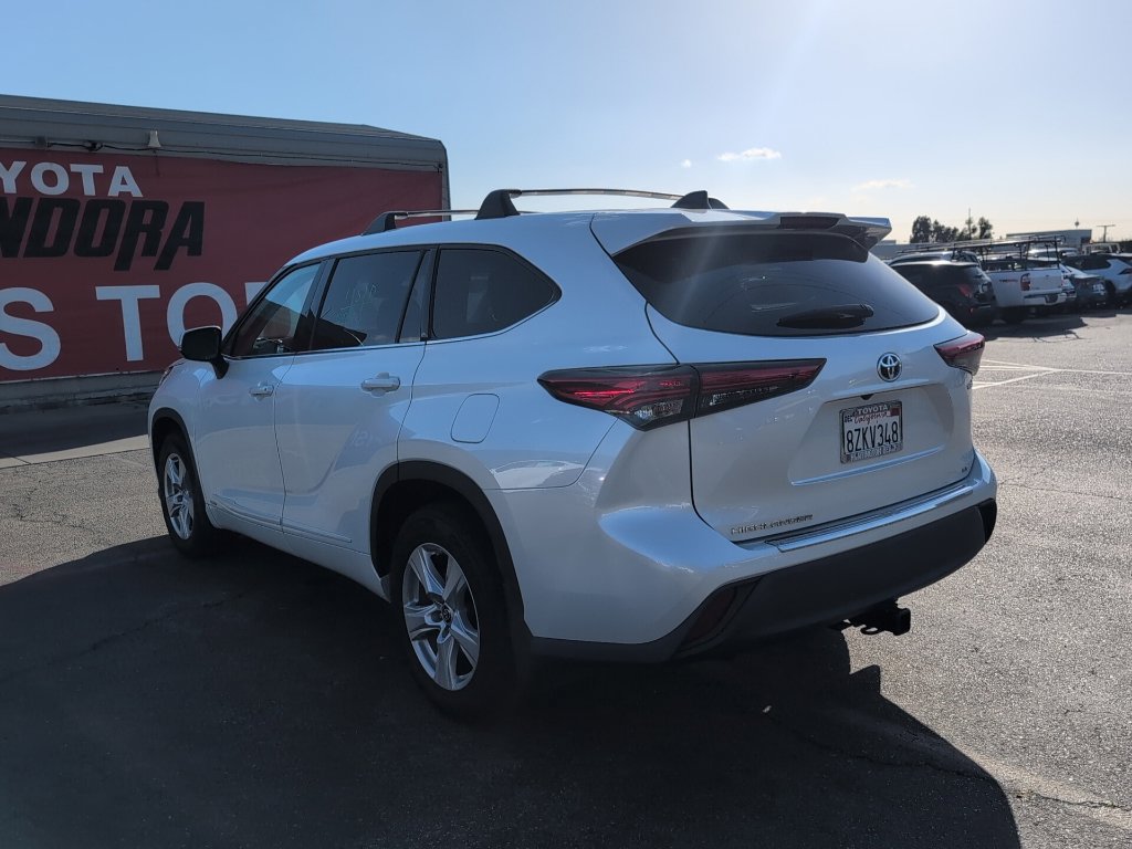 Used 2022 Toyota Highlander LE AWD/4WD image 5