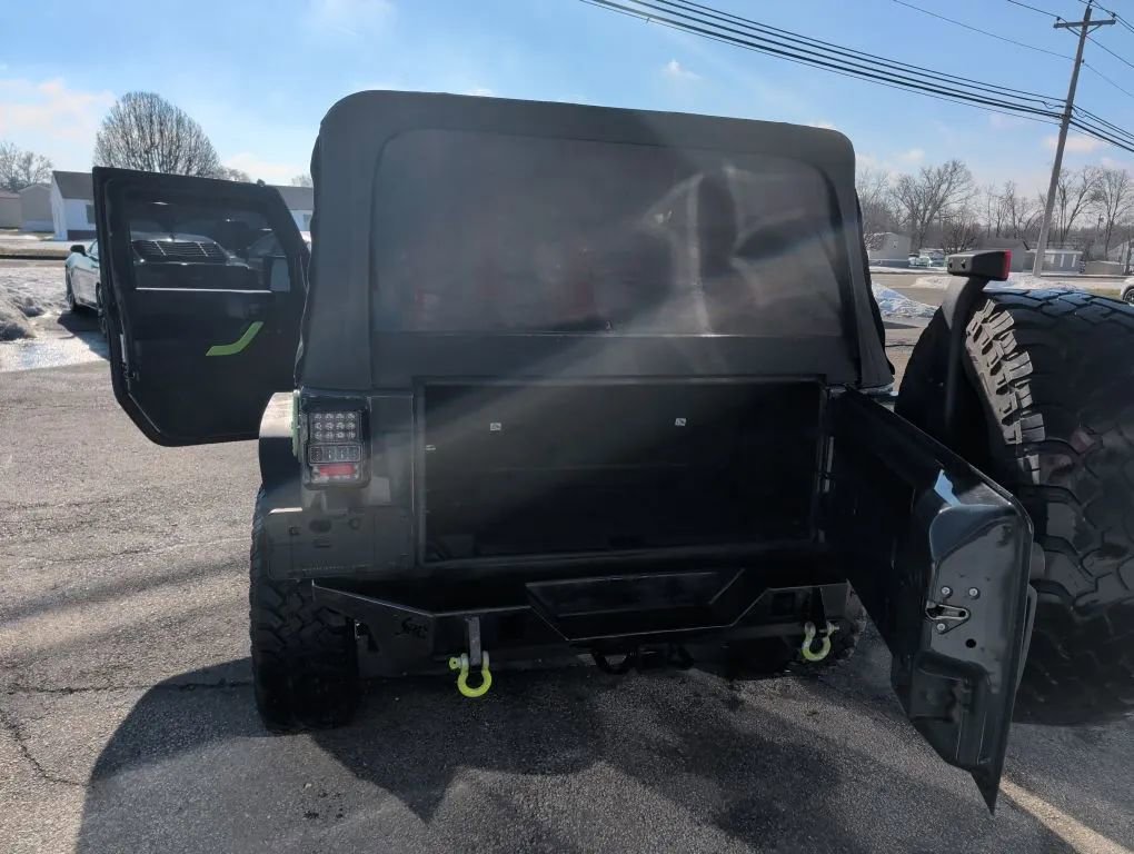 Used 2018 Jeep Wrangler Sport AWD/4WD image 17