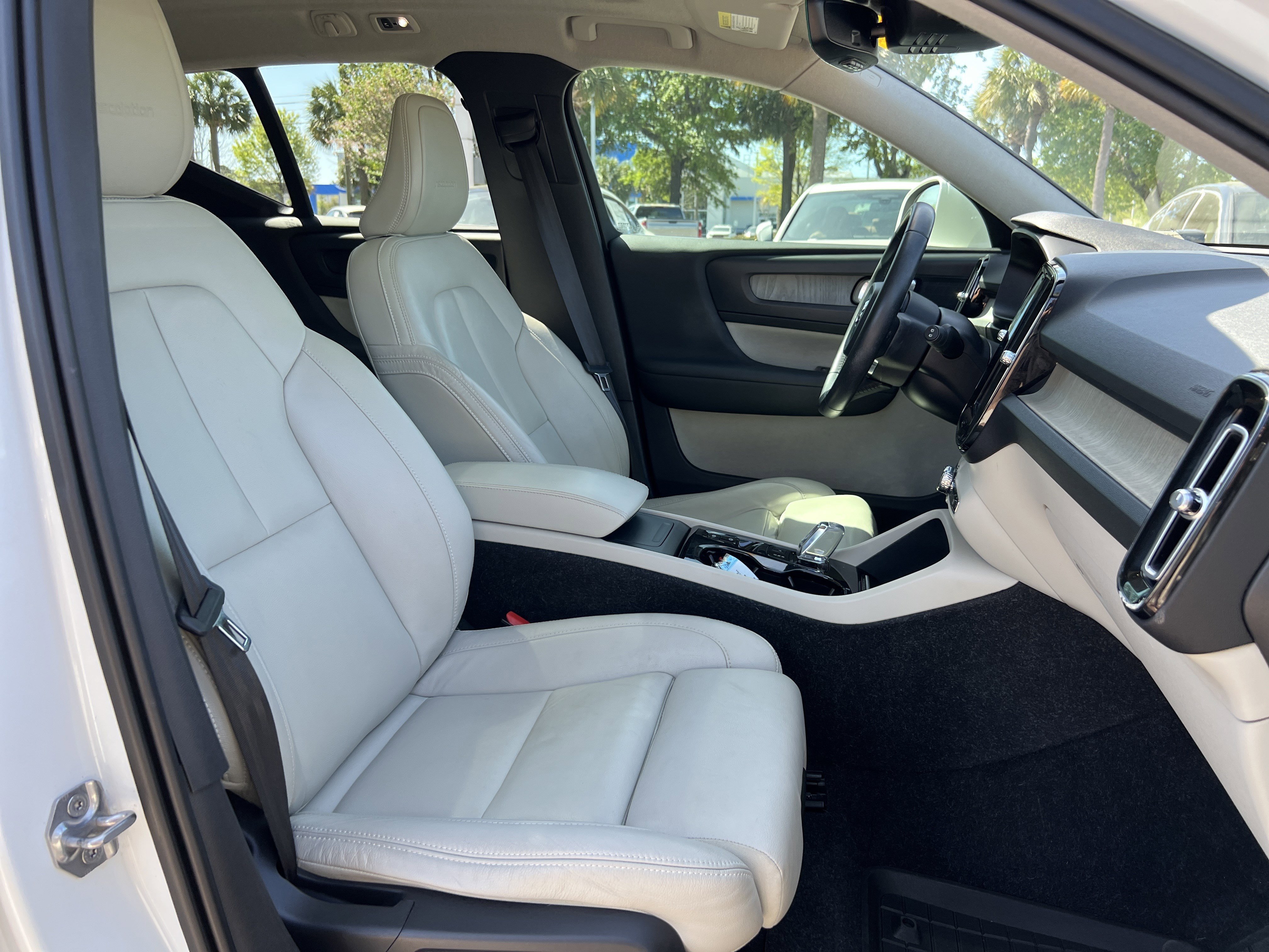 Used 2019 Volvo XC40 T5 Inscription image 33