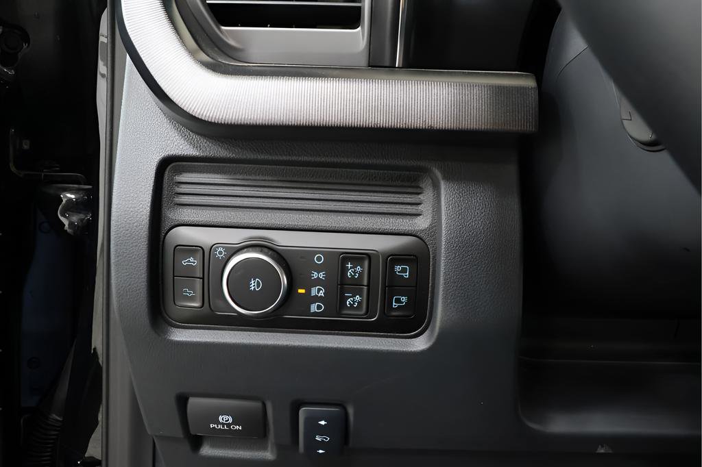 Used 2025 Ford F450 Platinum w/ FX4 Off-Road Package AWD/4WD image 20