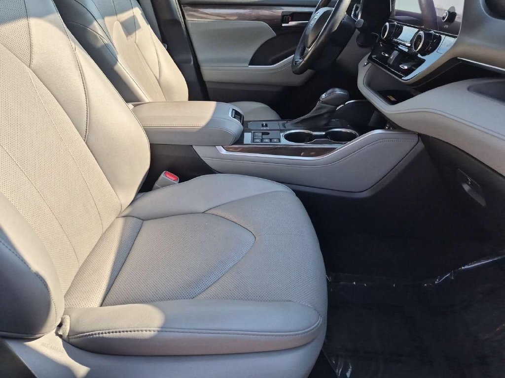 Used 2023 Toyota Highlander Limited AWD/4WD image 31
