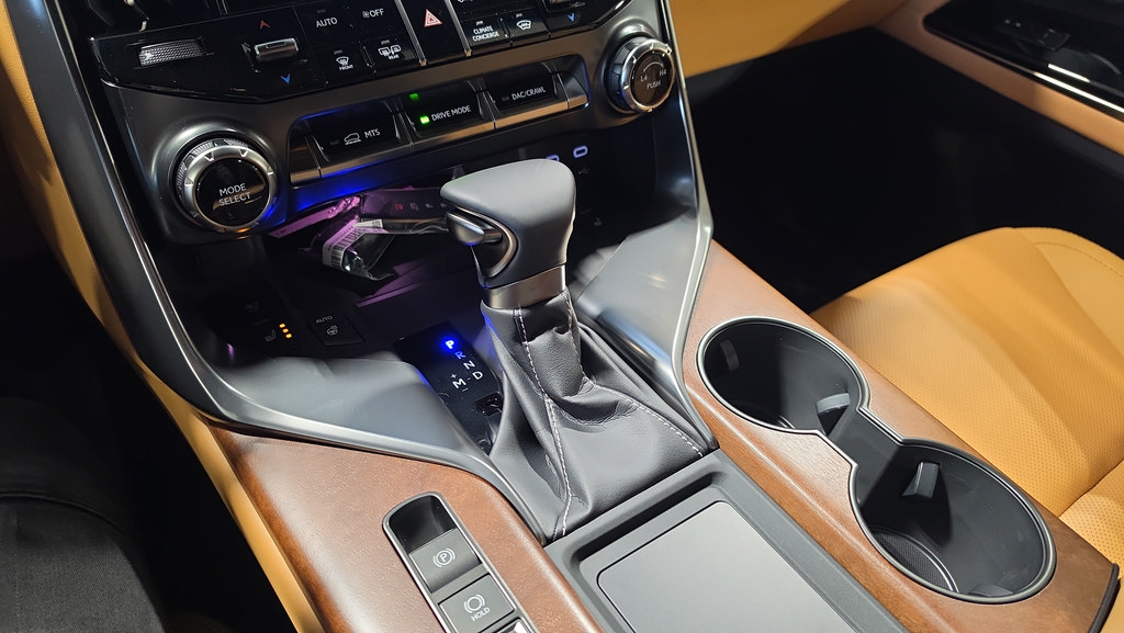 New 2026 Lexus LX 600 4WD w/ Luxury Package image 29