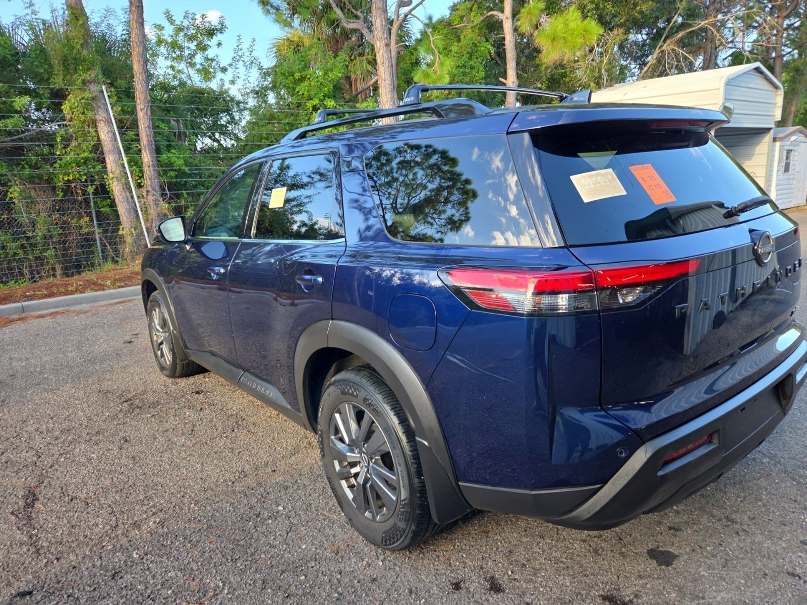 Used 2024 Nissan Pathfinder SV w/ Lighting Package (N92) FWD image 2
