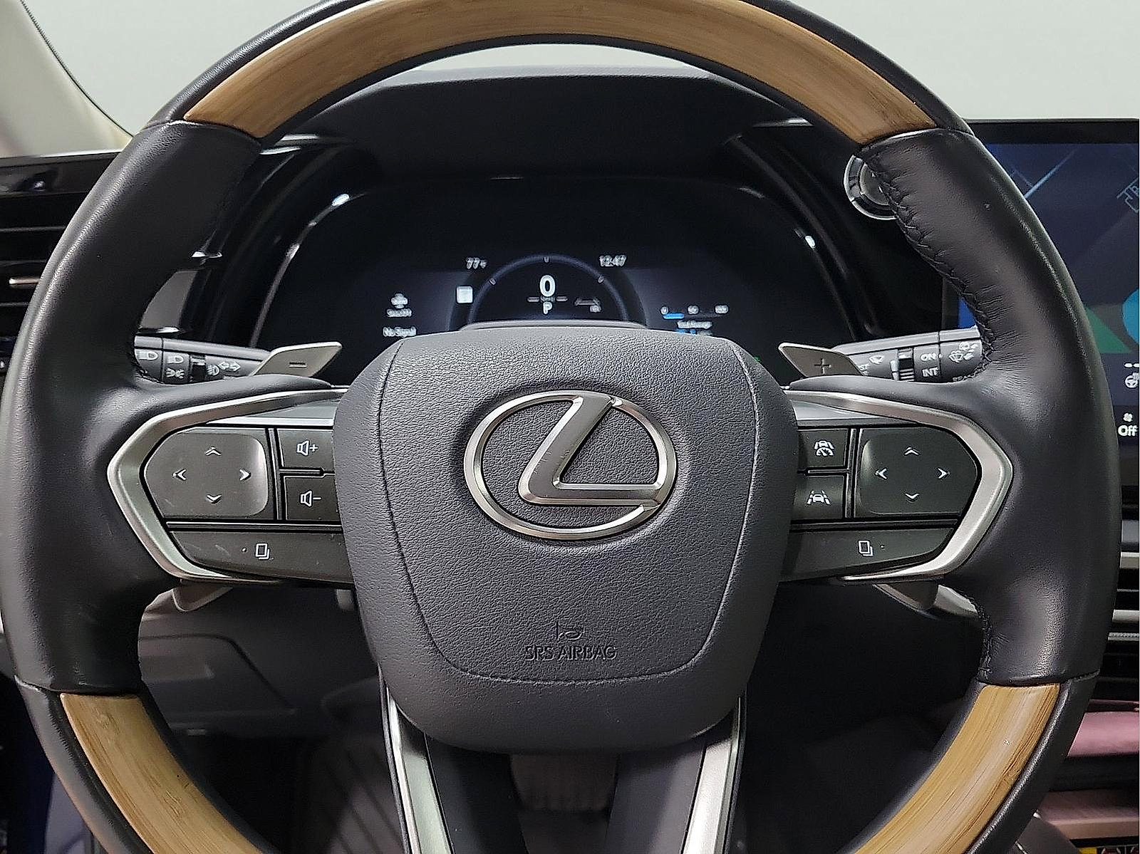 Used 2025 Lexus RX 450h AWD w/ Luxury Package image 17