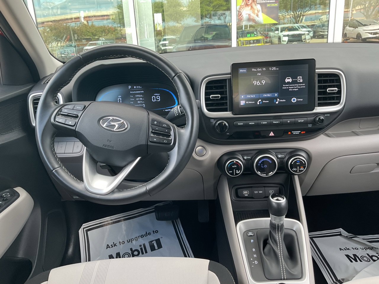 Used 2025 Hyundai Venue SEL FWD image 13