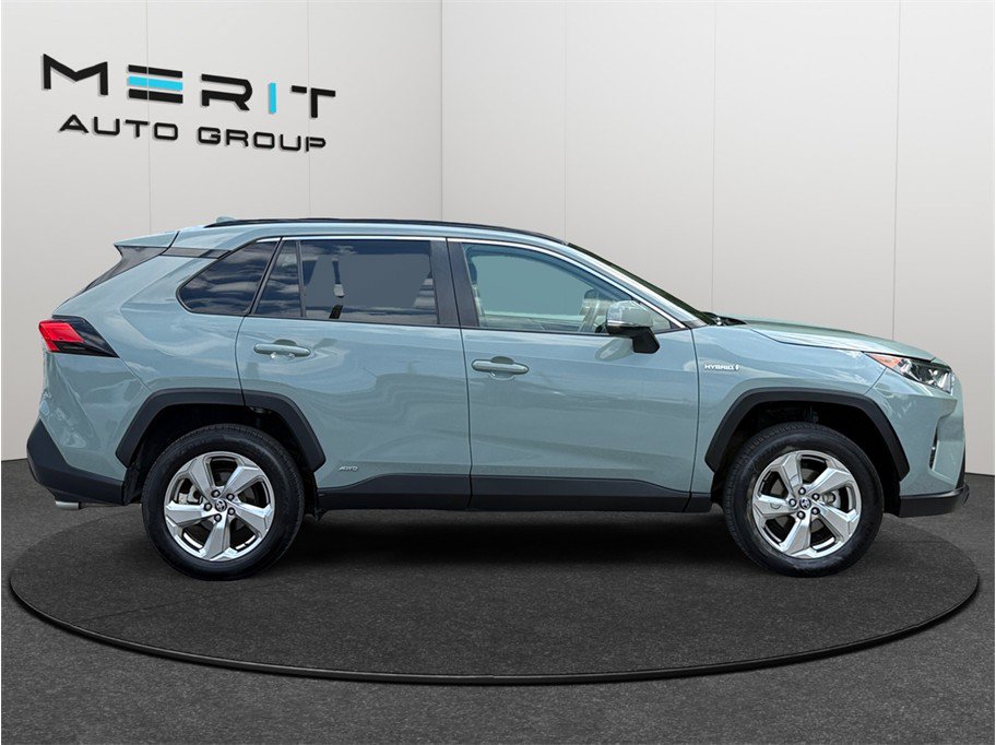 Used 2021 Toyota RAV4 XLE Premium AWD/4WD image 10