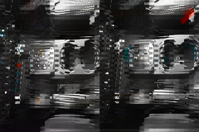 Used 2017 Jeep Wrangler Unlimited Rubicon w/ Cold Weather Group image 19