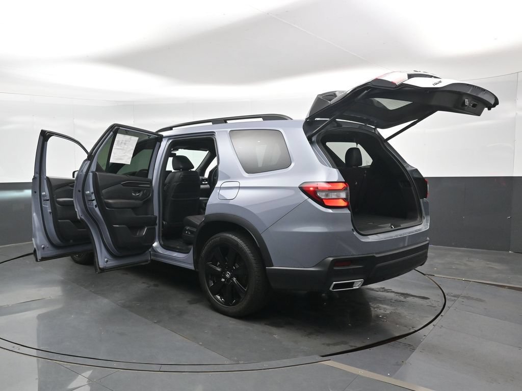Used 2025 Honda Pilot Black Edition image 47