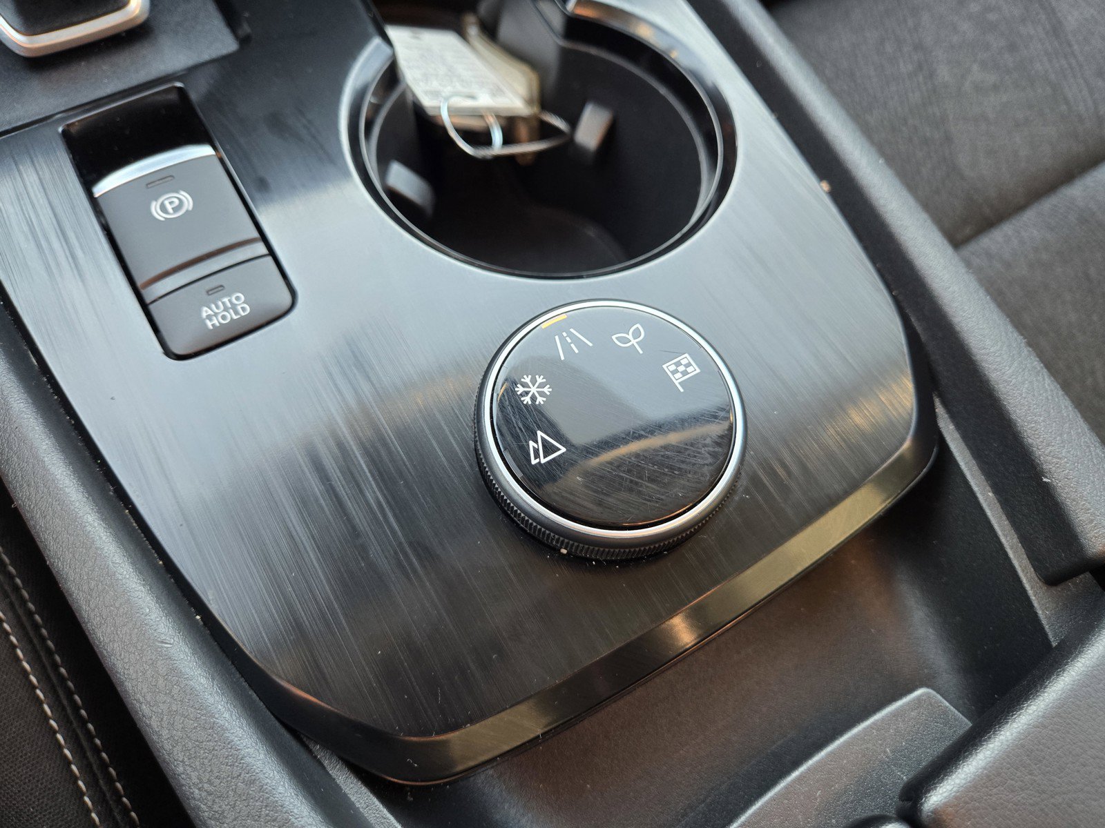 Certified 2025 Nissan Rogue SV AWD/4WD image 17