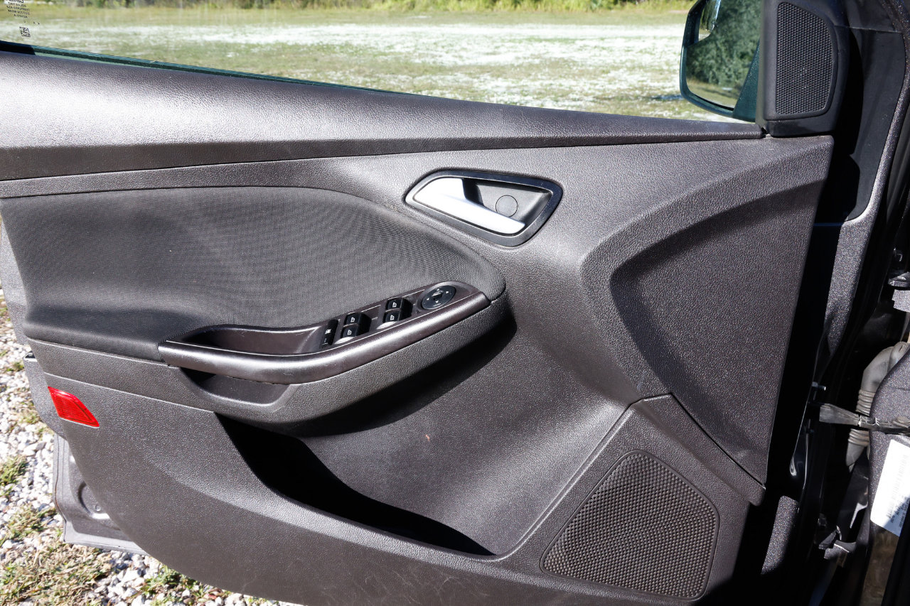 Used 2014 Ford Focus SE w/ SE Sport Package image 36