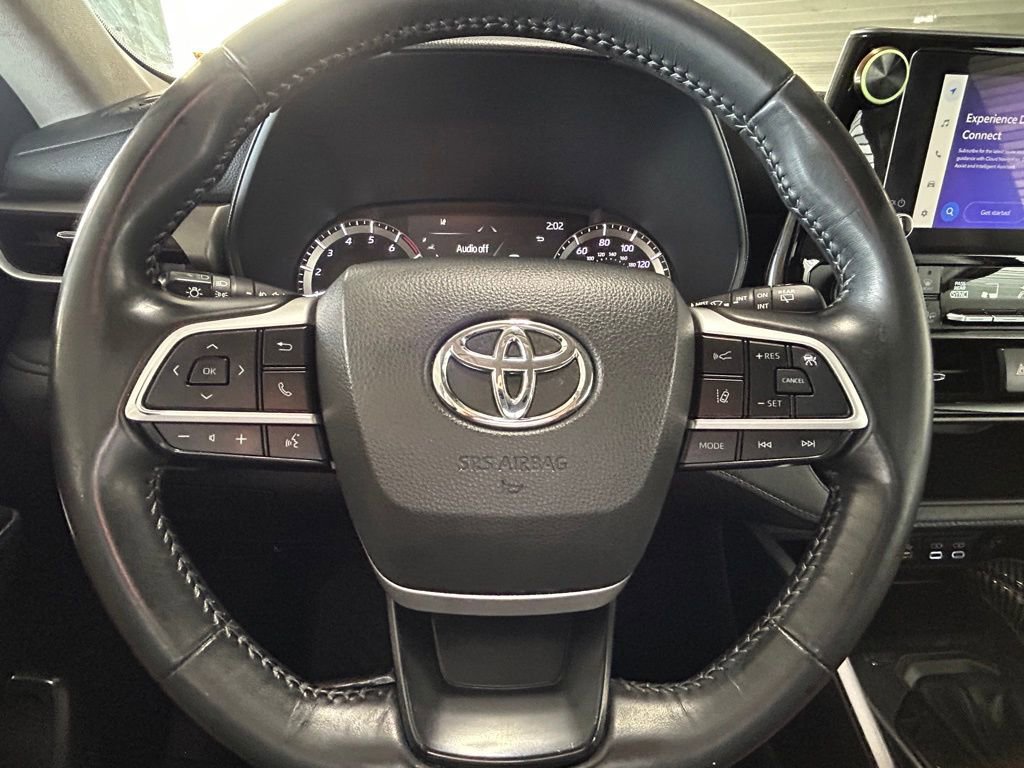 Used 2023 Toyota Highlander LE image 20