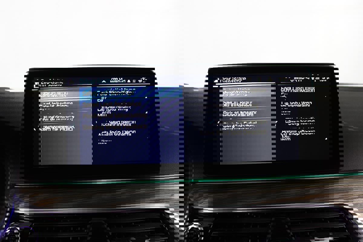 Used 2023 BMW 530e 530e w/ M Sport Package image 29