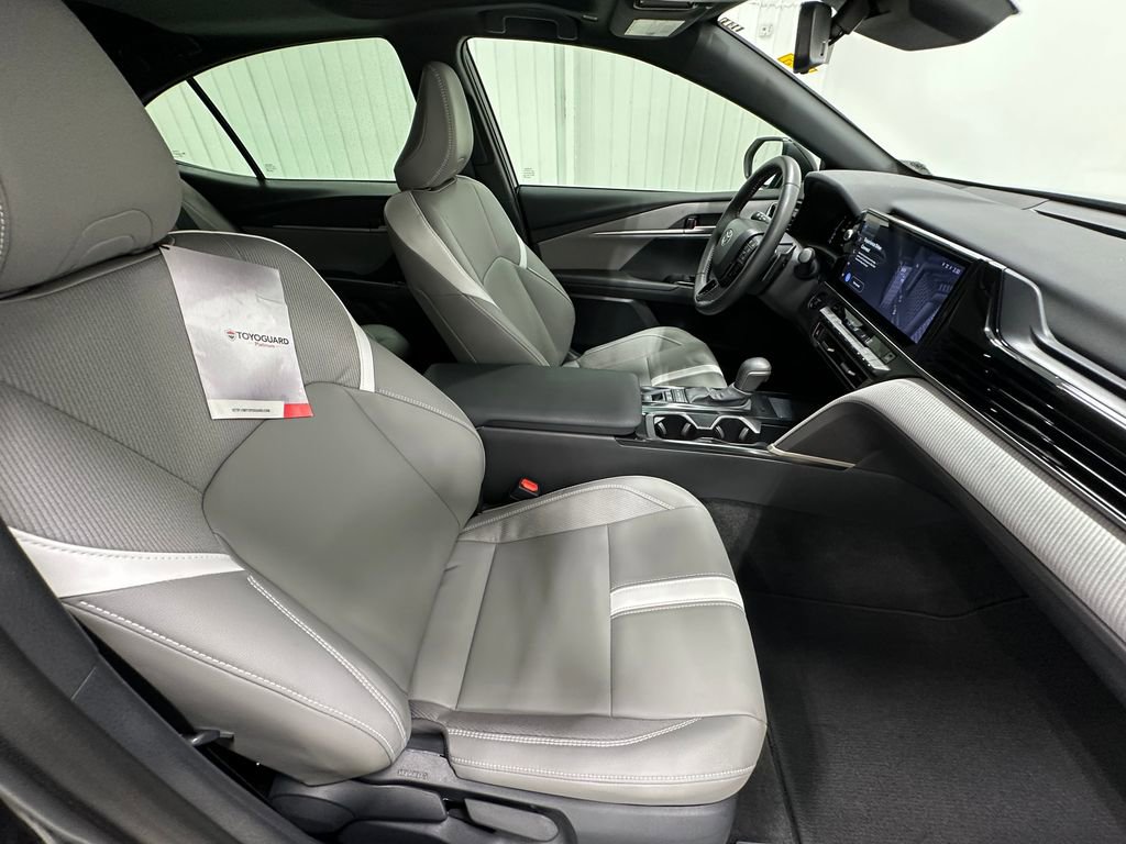 Used 2025 Toyota Camry LE image 12
