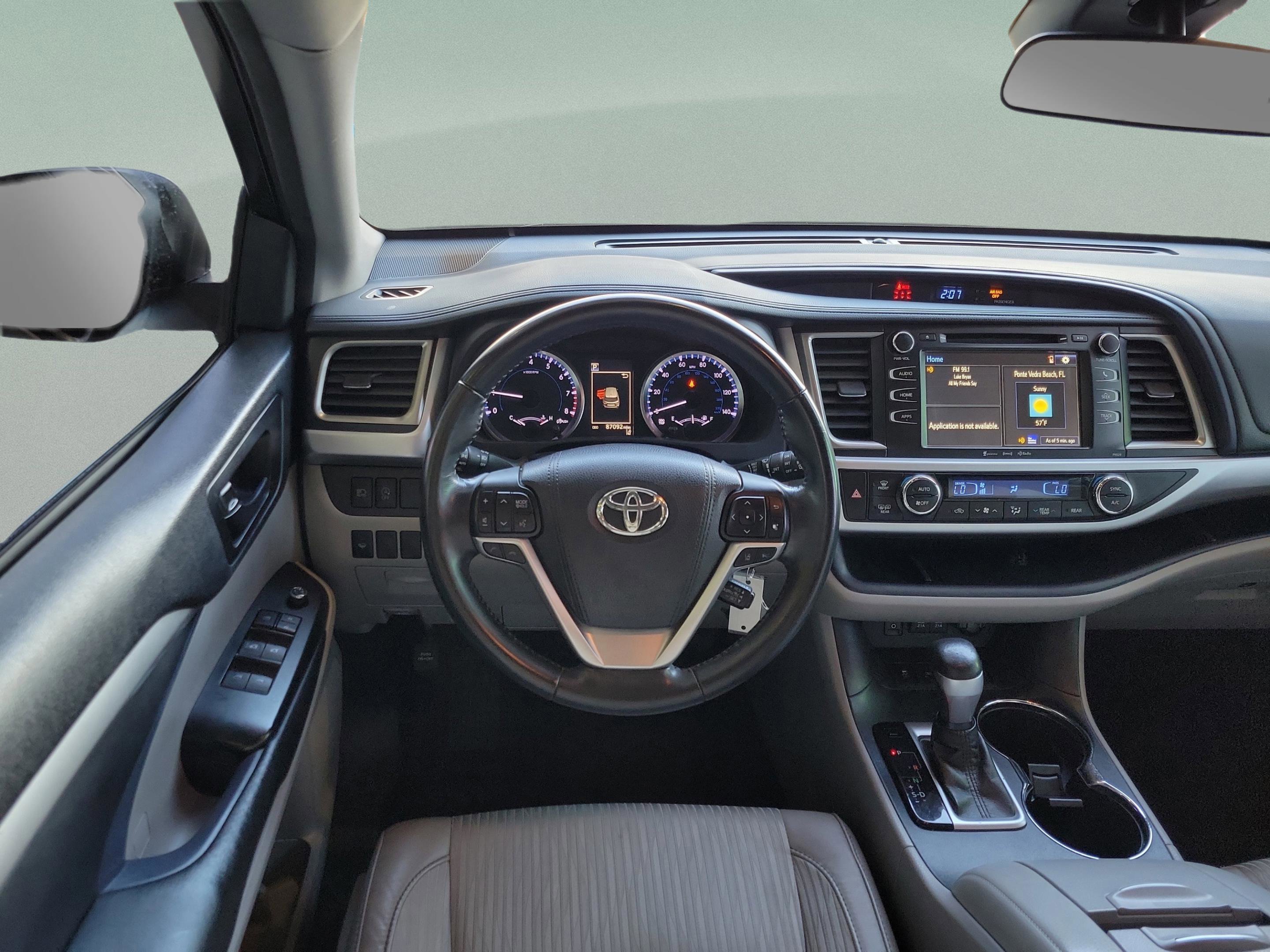 Used 2018 Toyota Highlander LE image 11