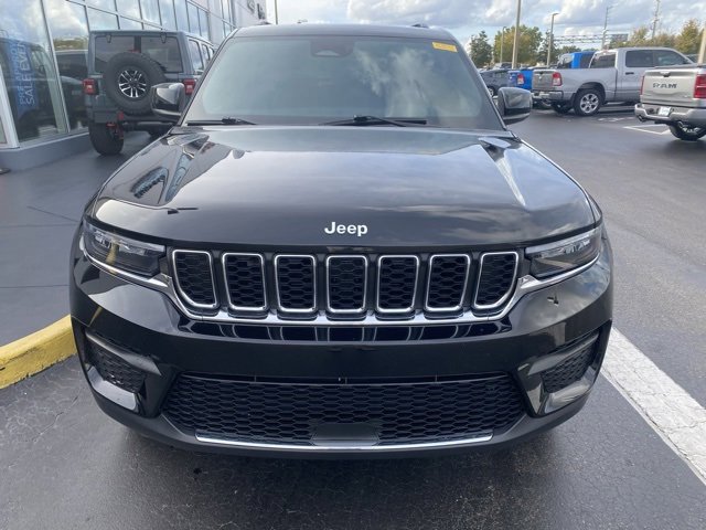 Used 2025 Jeep Grand Cherokee Laredo X w/ Luxury Tech Group I image 3