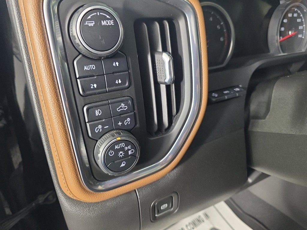 Used 2022 Chevrolet Silverado 1500 High Country w/ Technology Package image 16