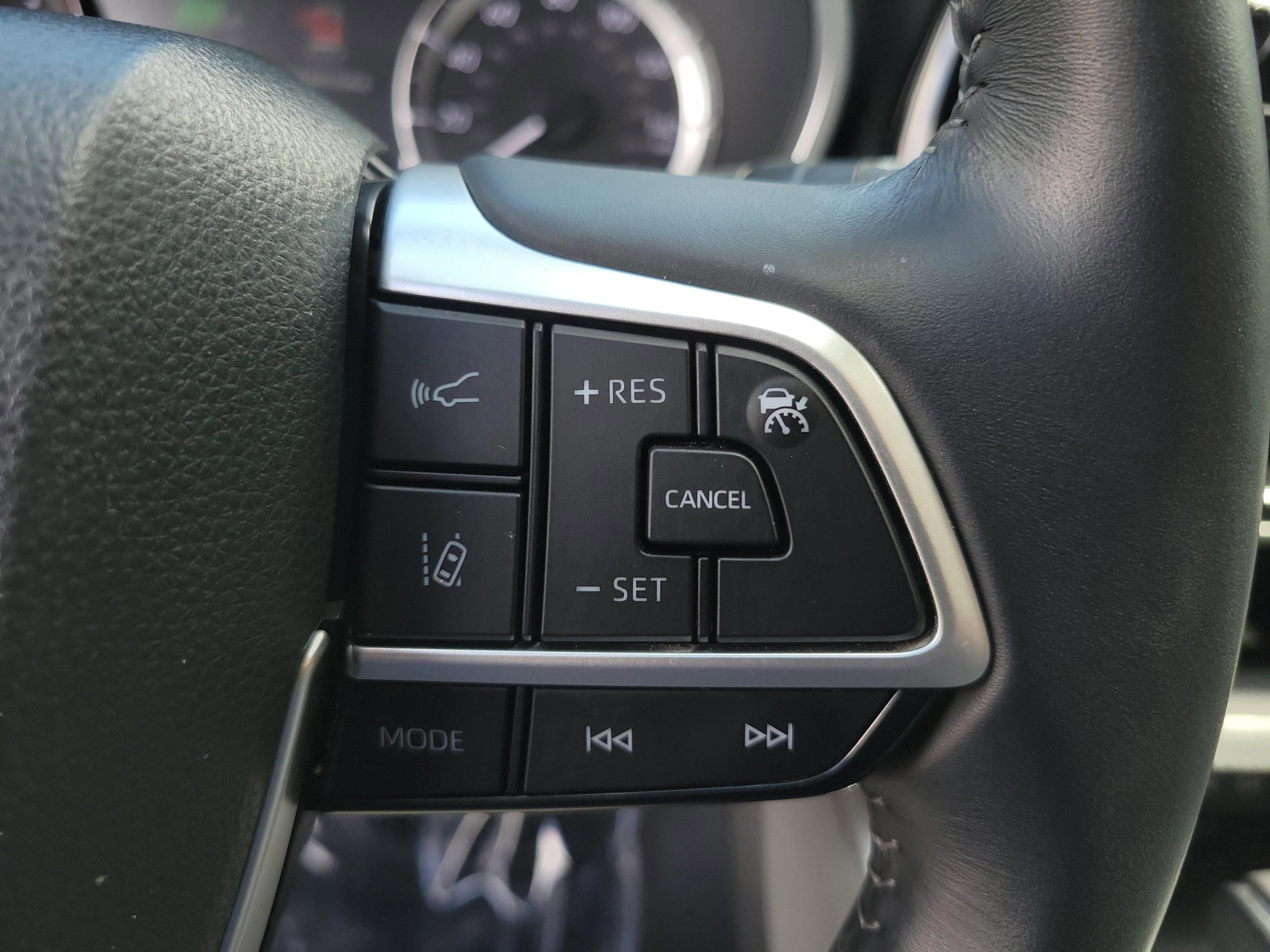 Used 2023 Toyota Highlander XLE image 25