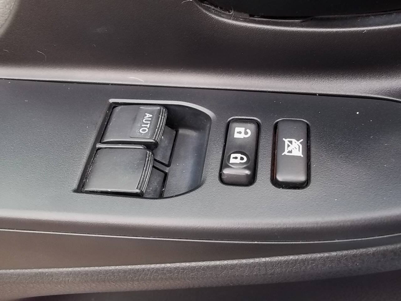 Used 2015 Toyota Yaris L FWD image 9