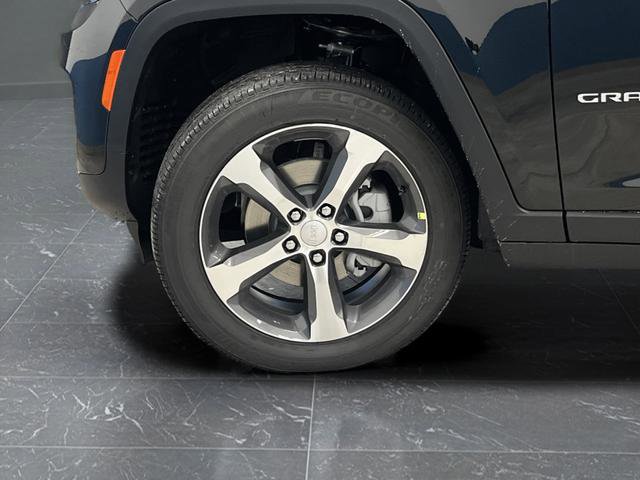 New 2025 Jeep Grand Cherokee Limited w/ Trailer Tow Package image 38
