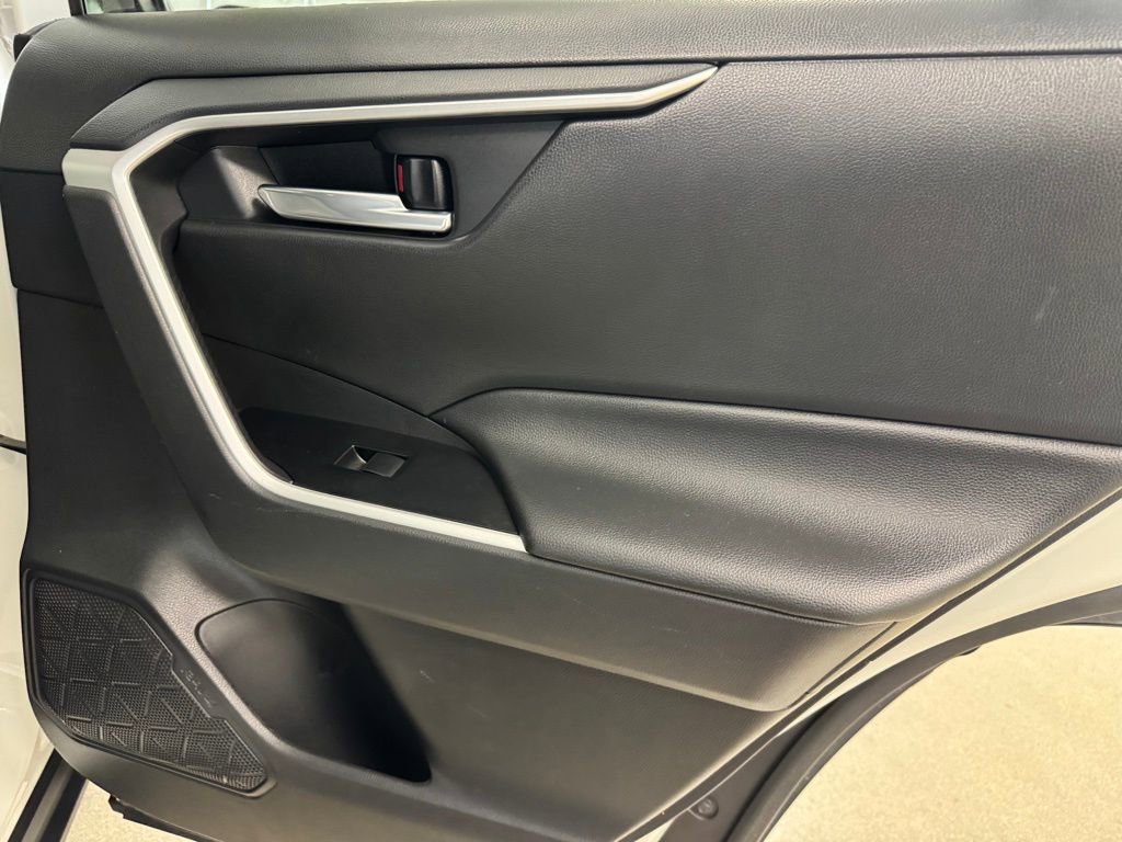 Used 2020 Toyota RAV4 XLE w/ Convenience Package image 25