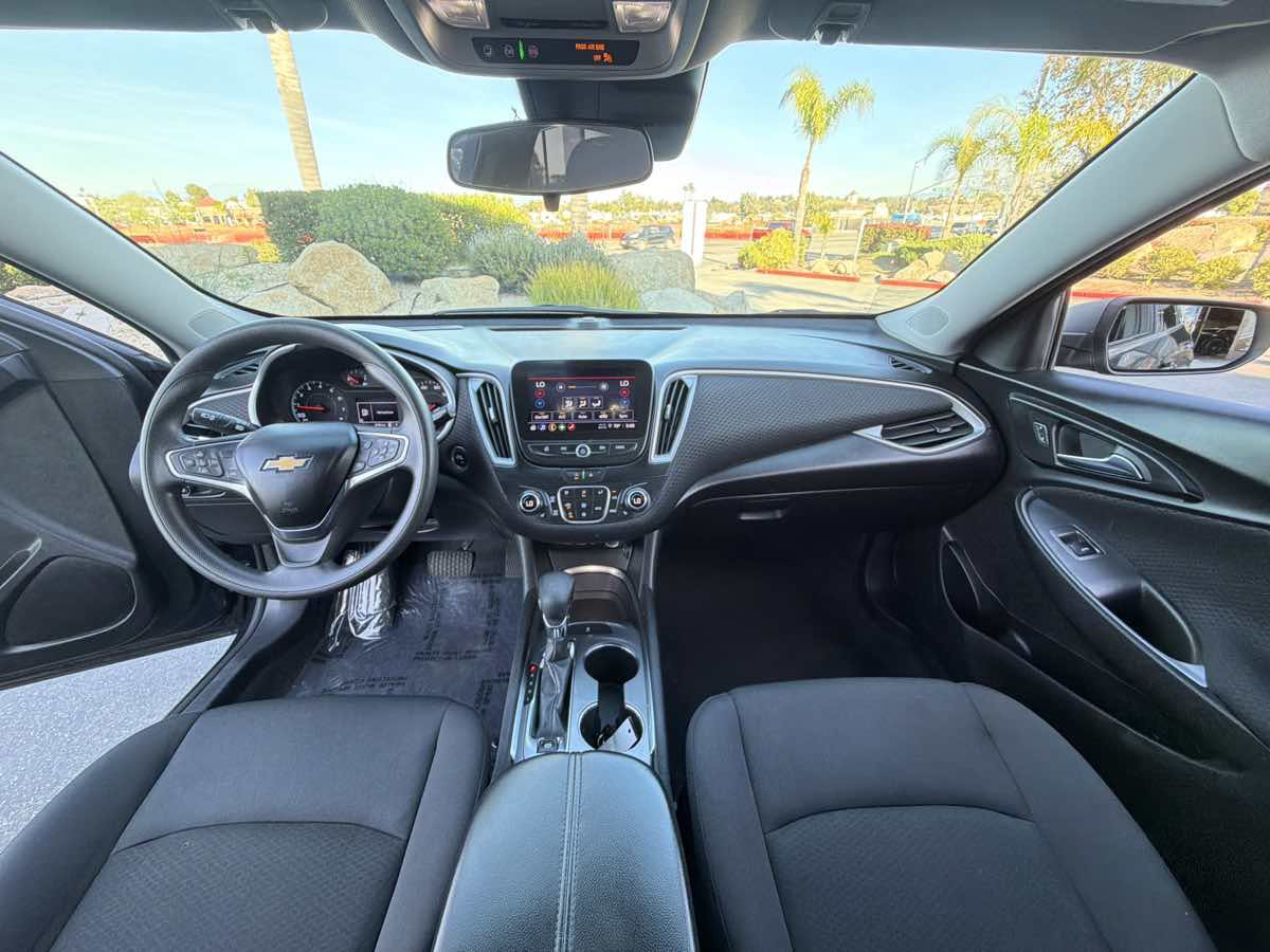 Used 2023 Chevrolet Malibu LT FWD image 3
