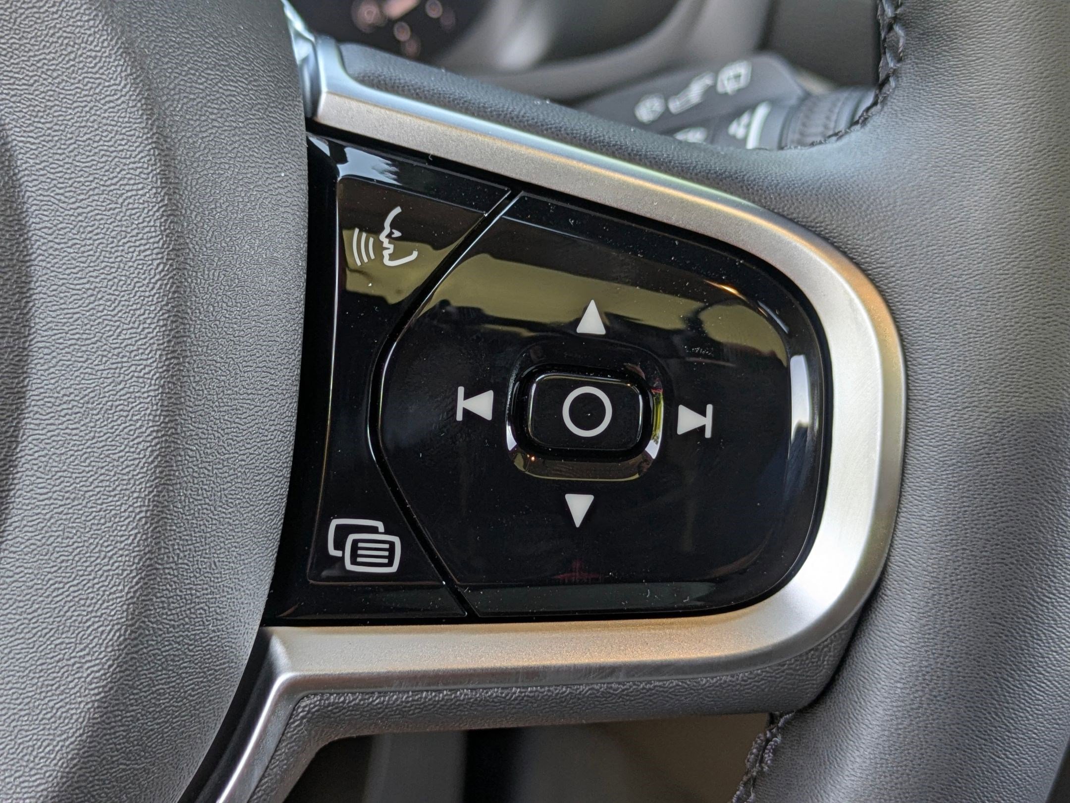 New 2026 Volvo V60 B5 Cross Country Ultra w/ Protection Package Premier image 14