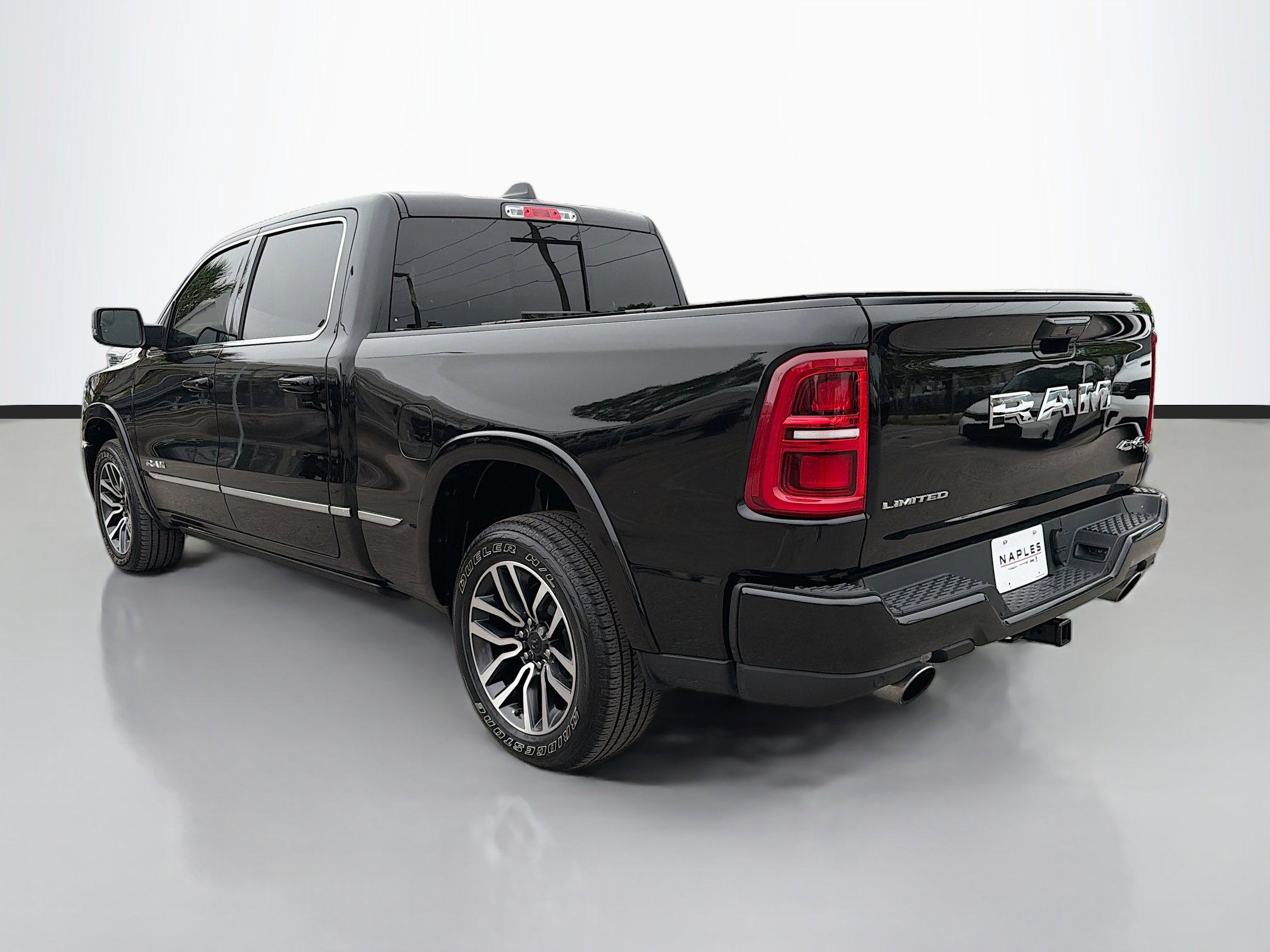 Used 2025 RAM 1500 Limited w/ Body Color Bumper Group image 5
