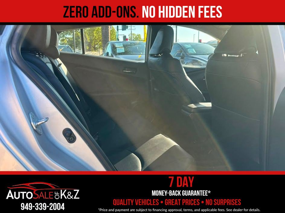 Used 2016 Toyota Prius Three Touring FWD image 8