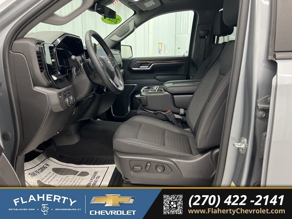 Used 2024 Chevrolet Silverado 1500 LT image 9