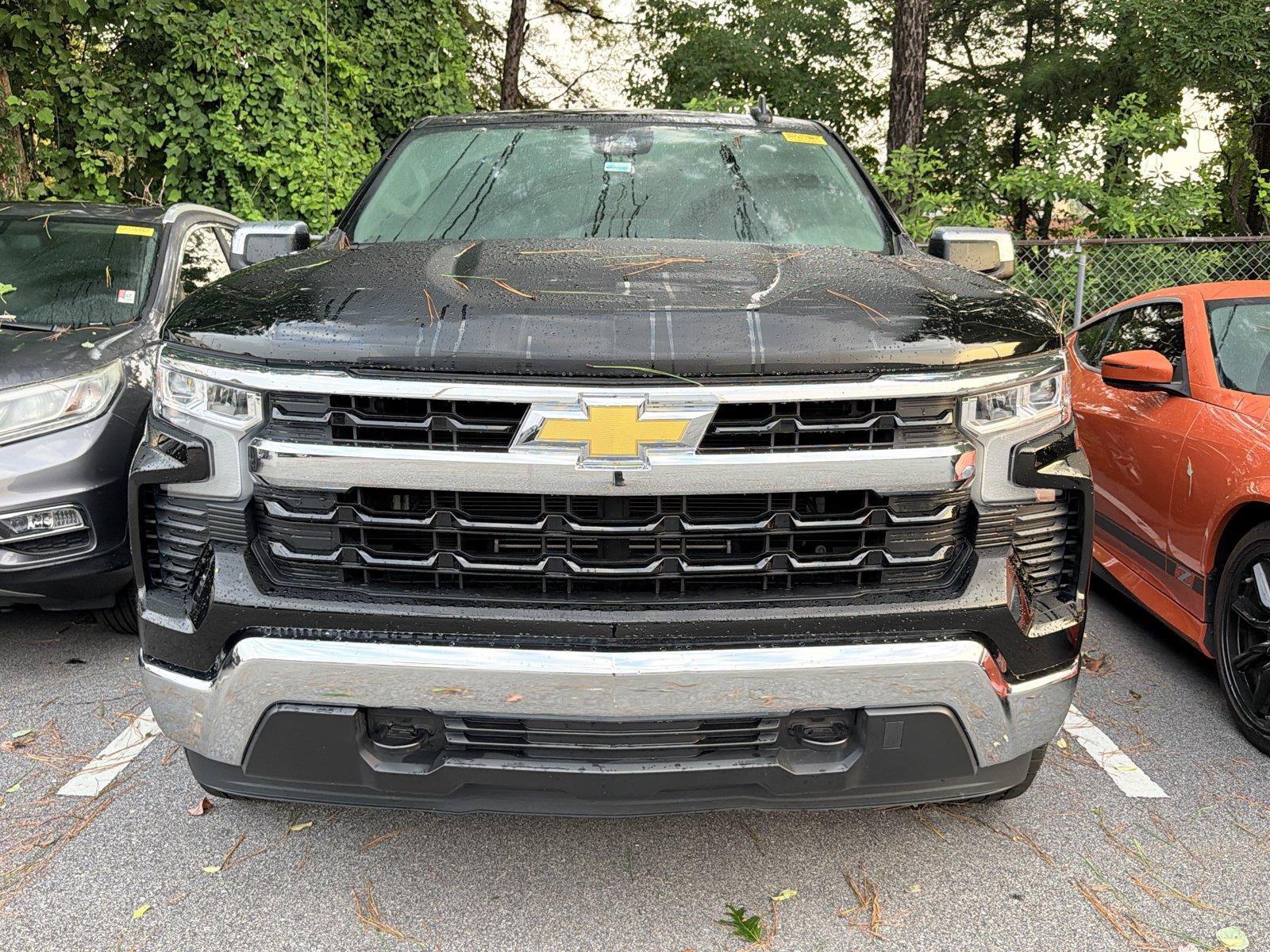 Used 2023 Chevrolet Silverado 1500 LT AWD/4WD image 2