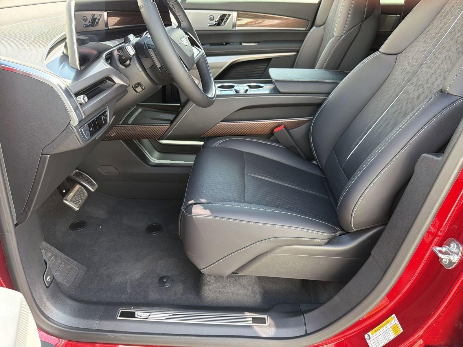 New 2026 Cadillac Vistiq Luxury AWD/4WD image 4