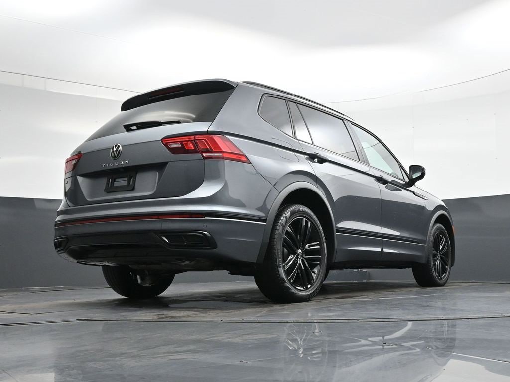 Used 2022 Volkswagen Tiguan SE R-Line image 34