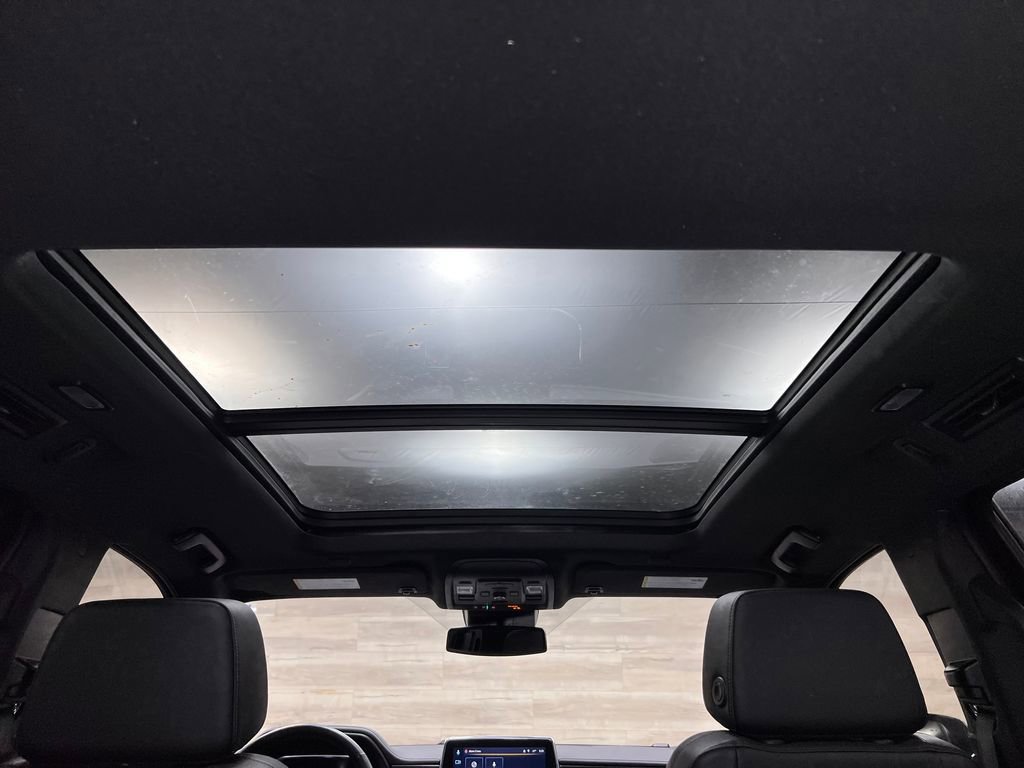 Used 2023 Chevrolet Suburban Z71 w/ Luxury Package AWD/4WD image 17