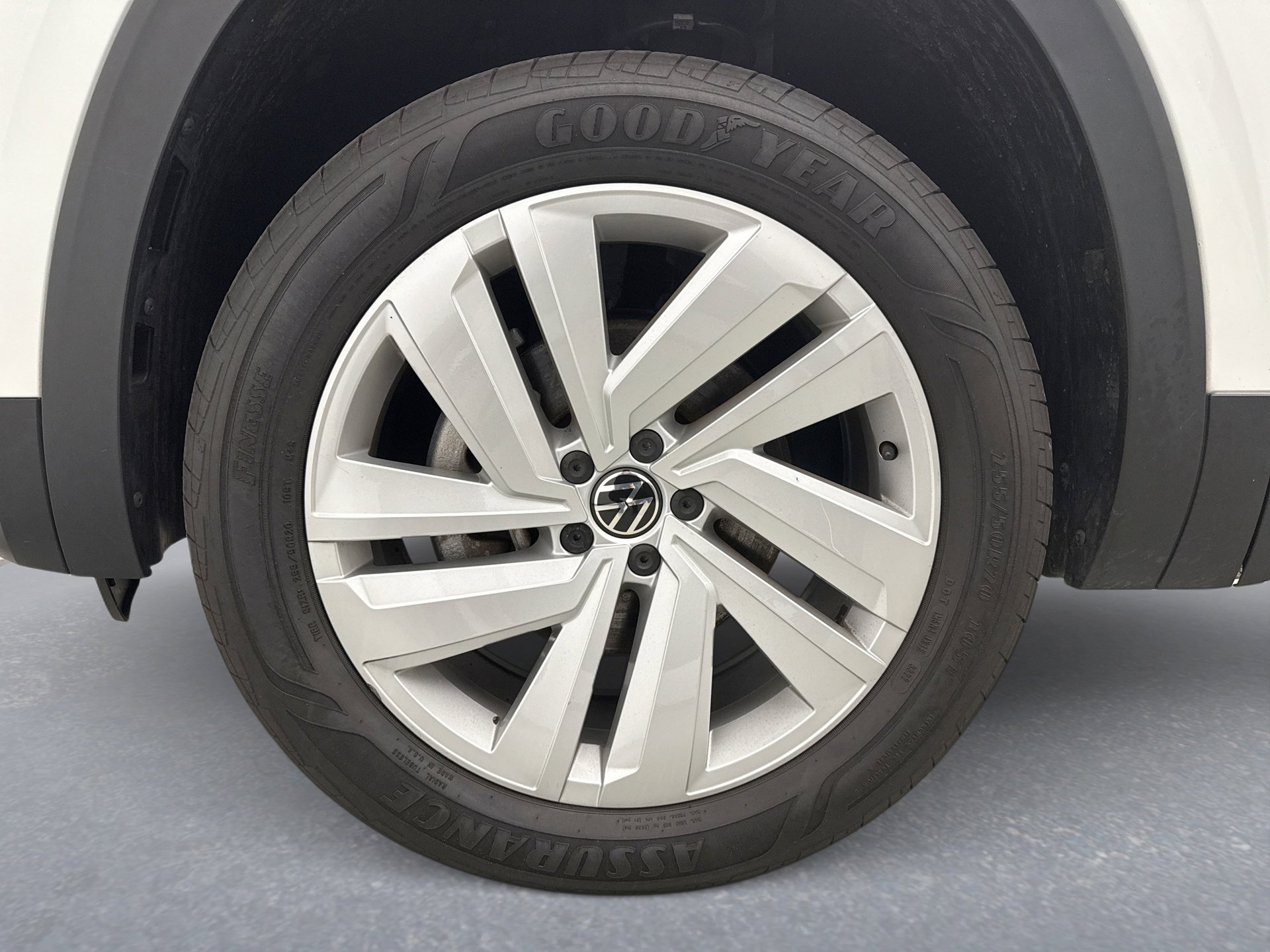 Used 2022 Volkswagen Atlas Cross Sport SE w/ Panoramic Sunroof Package image 25