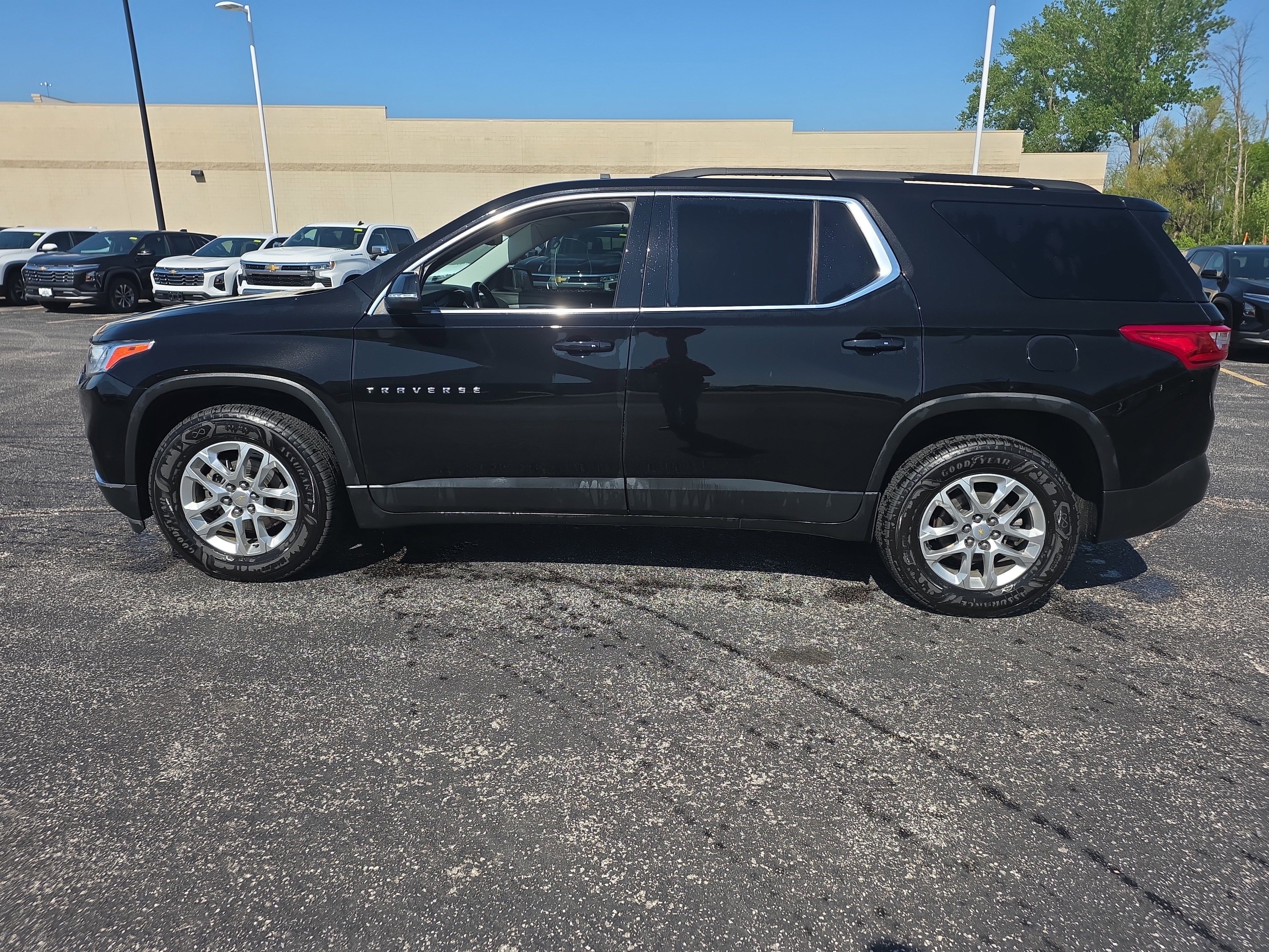 Used 2021 Chevrolet Traverse LT image 6